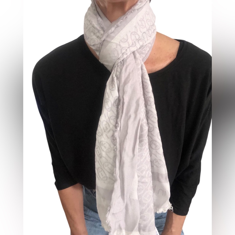Bundle of 2 Calvin Klein Rayon Shawl Scarves
Blush pink and gray